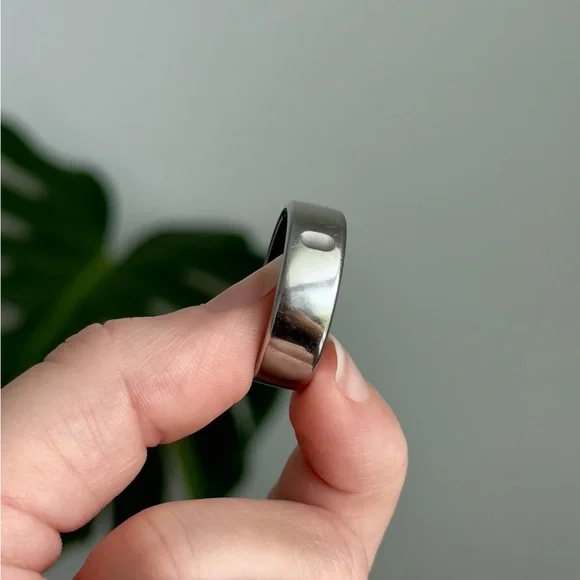 Oura Ring 3 Silver - Size 9 - Picture 2 of 5